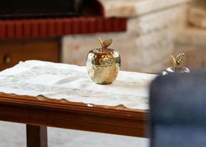 Red Roses-traditional House * Kateríni