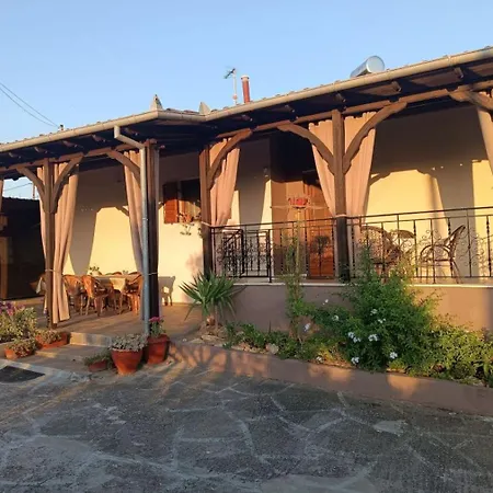 Red Roses-traditional House