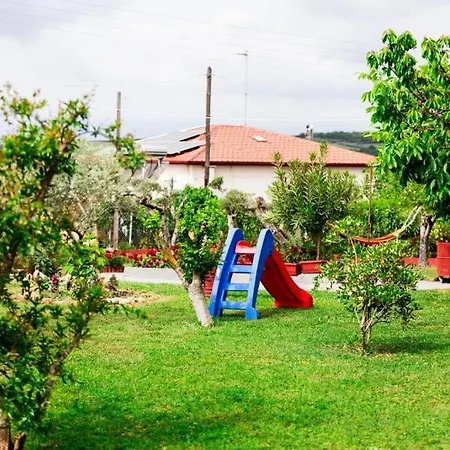 بيت للعطل Red Roses-traditional House