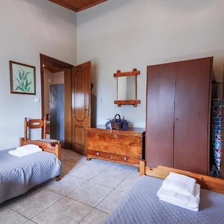 Red Roses-traditional House بيت للعطل *