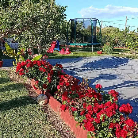 Red Roses-traditional House * Kateríni