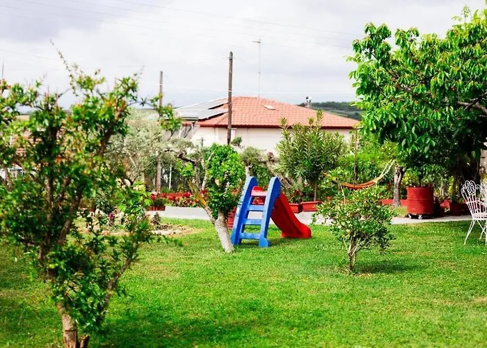 Сasa de vacaciones Red Roses-traditional House