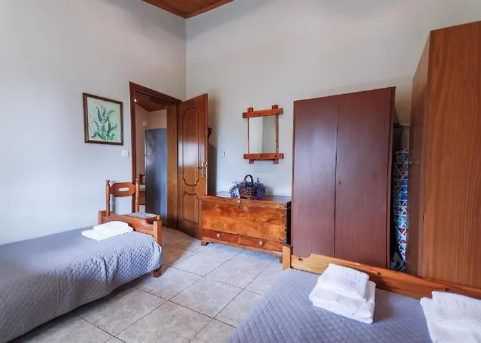 Red Roses-traditional House Сasa de vacaciones *